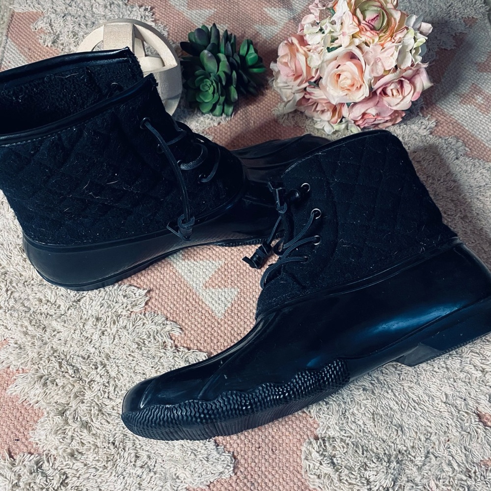 Seven7 black quilted wool duck boots - size 11 (women)